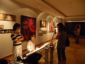 Exposition 'Regards sur les Emirats', démonstration, 2011